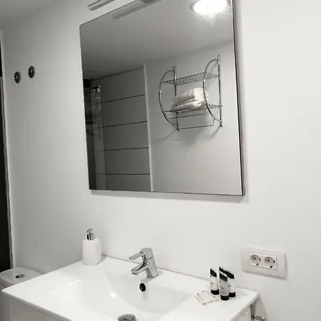 Homeforguest Island 201 Modern & Minimalist דירה