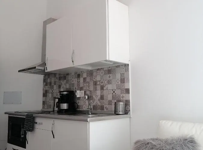 Homeforguest Island 201 Modern & Minimalist 公寓