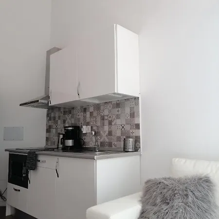 Homeforguest Island 201 Modern & Minimalist Apartman